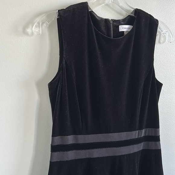 Calvin Klein, Black Velvet Dress, Size 4 - Picture 4 of 8